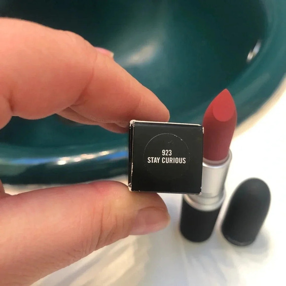 NIB MAC STAY CURIOUS LIPSTICK - Picture 4 of 5